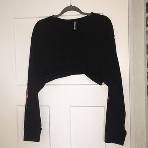 Cropped long sleeve with flare on sleeve